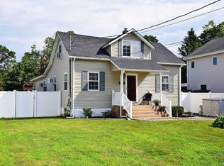 11 Commerce Pl, Islip Terrace, NY 11752