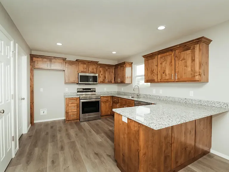 1371 E Macon St — Photo 9