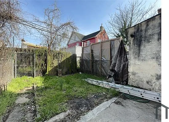 102 E Ashmead St — Photo 23