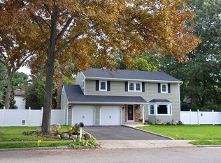 62 Whitson Rd, Huntington Station, NY 11746