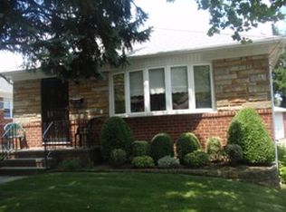 26257 60th Rd, Little Neck, NY 11362