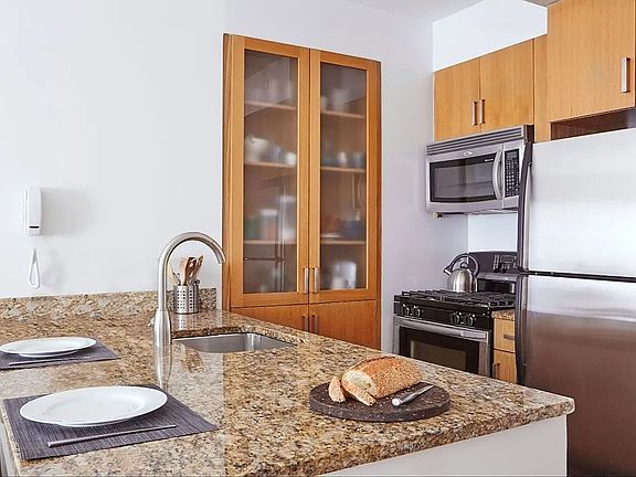 5th image of 188 Ludlow St APT 19A