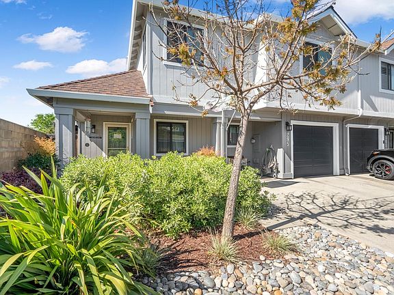 4th image of 295 Pebble Creek Ct