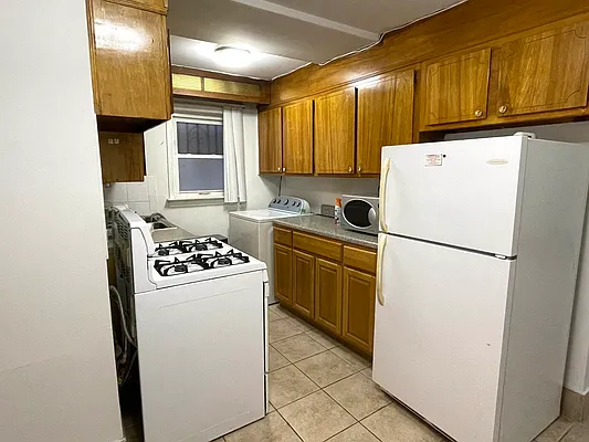 Rented by Amorelli Realty | media 14