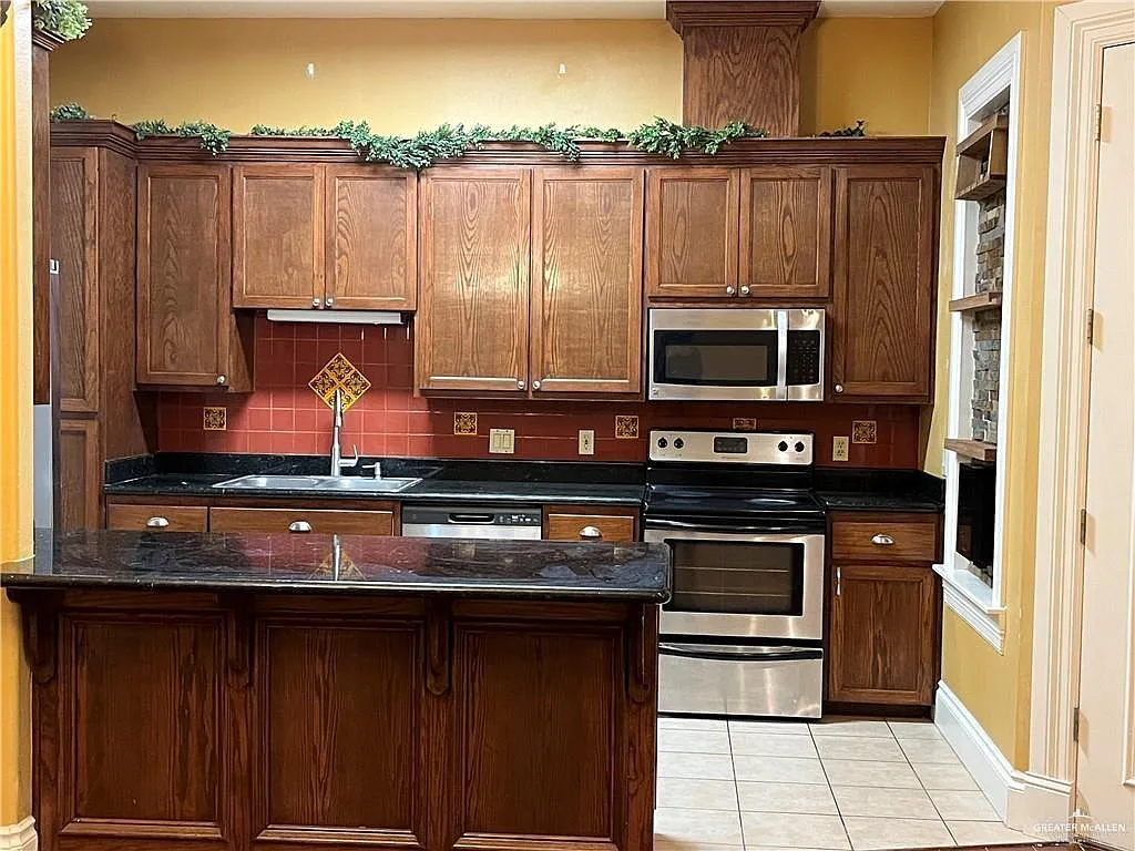 4 bed, 3.0 bath, 1524 sqft, $2,000 — Photo 3