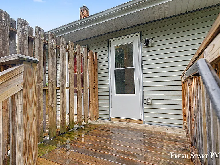 1266 Clark St — Photo 10