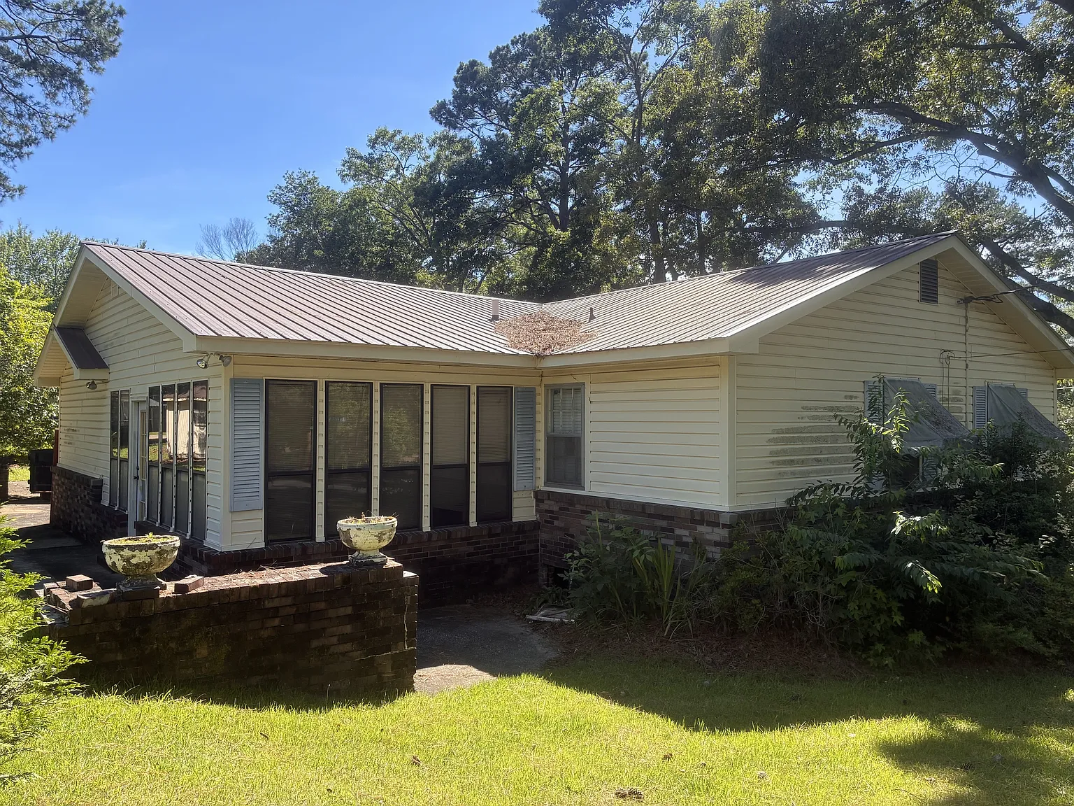 1100 Buena Vista Circle - 1 — Photo 1