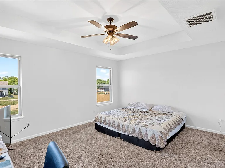 556 Spring Meadow Dr — Photo 32