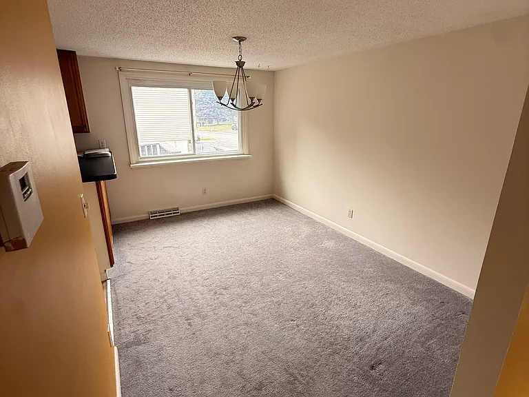 369 Cameco Cir — Photo 3