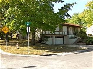 5702 York St, Saint Joseph, MO 64506