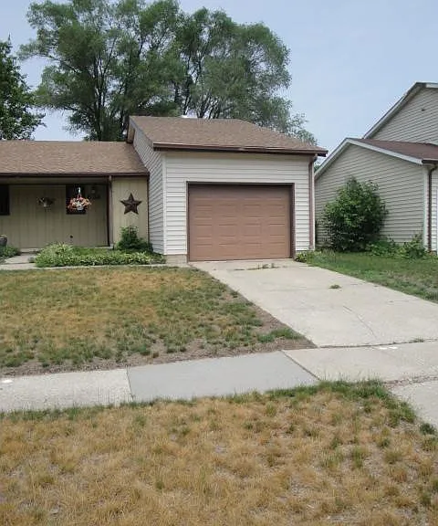 632 Lunar Ln — Photo 2
