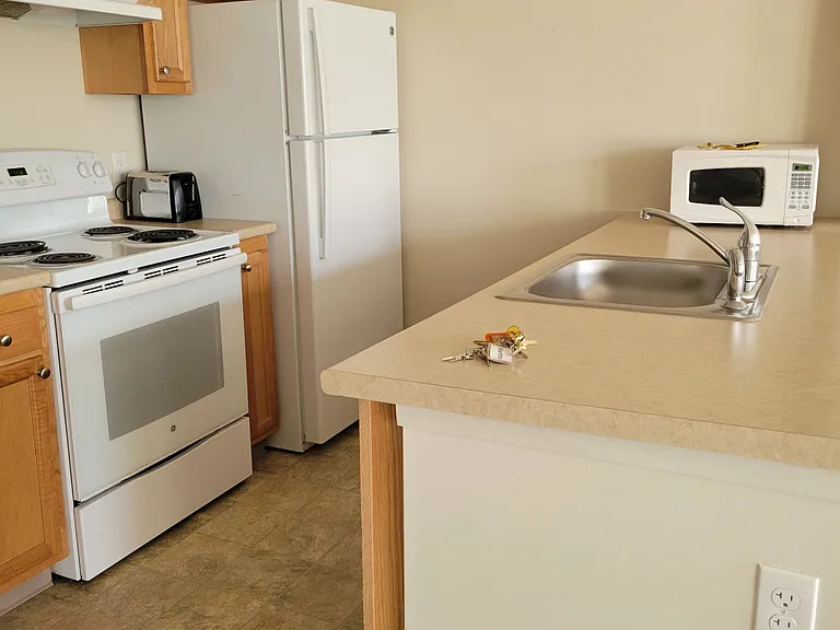4 Victoria Ln #E — Photo 2