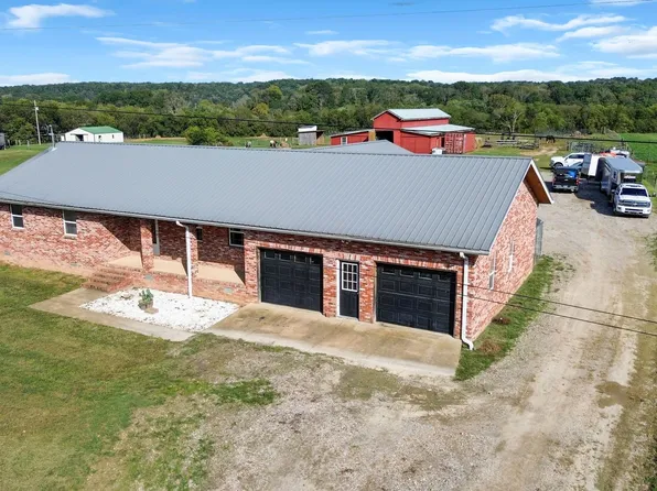 1135 Glenn Hinson Rd, Centerville, TN 37033