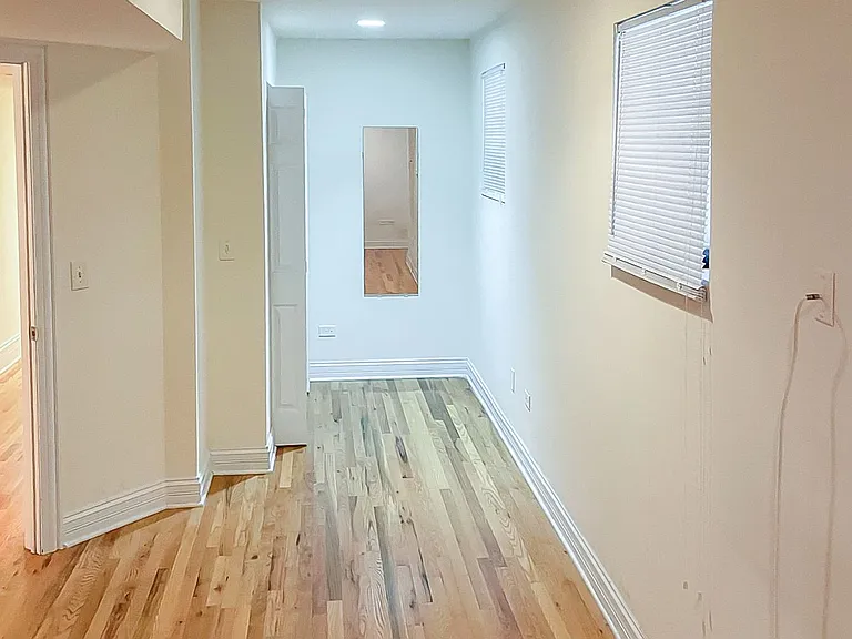 3818 N Sheffield Ave — Photo 23