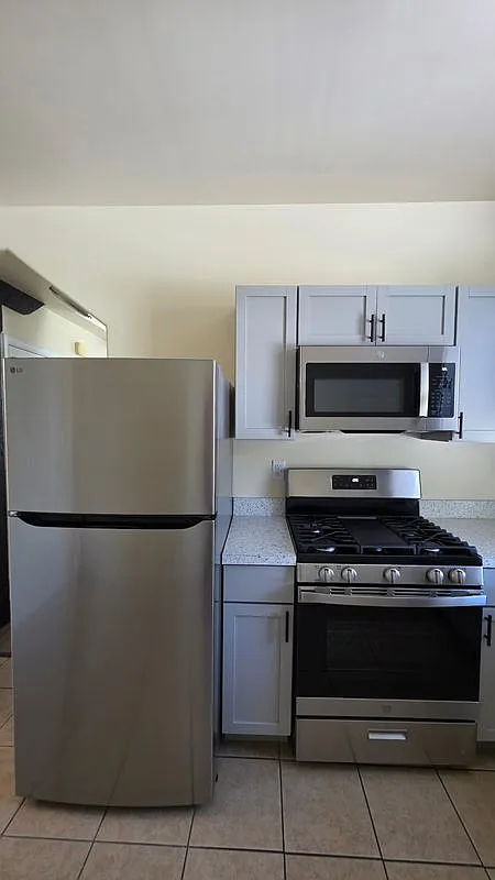 Building Photo - 225 Pemberton Rd #2B