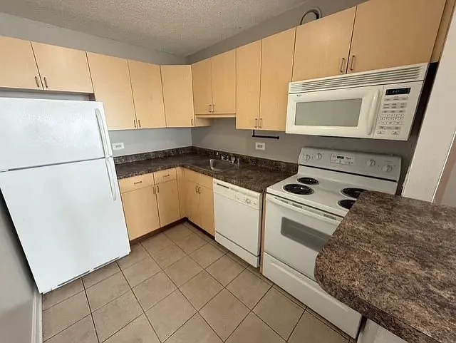 Studio, 1.0 bath, 575 sqft, $2,183 — Photo 2