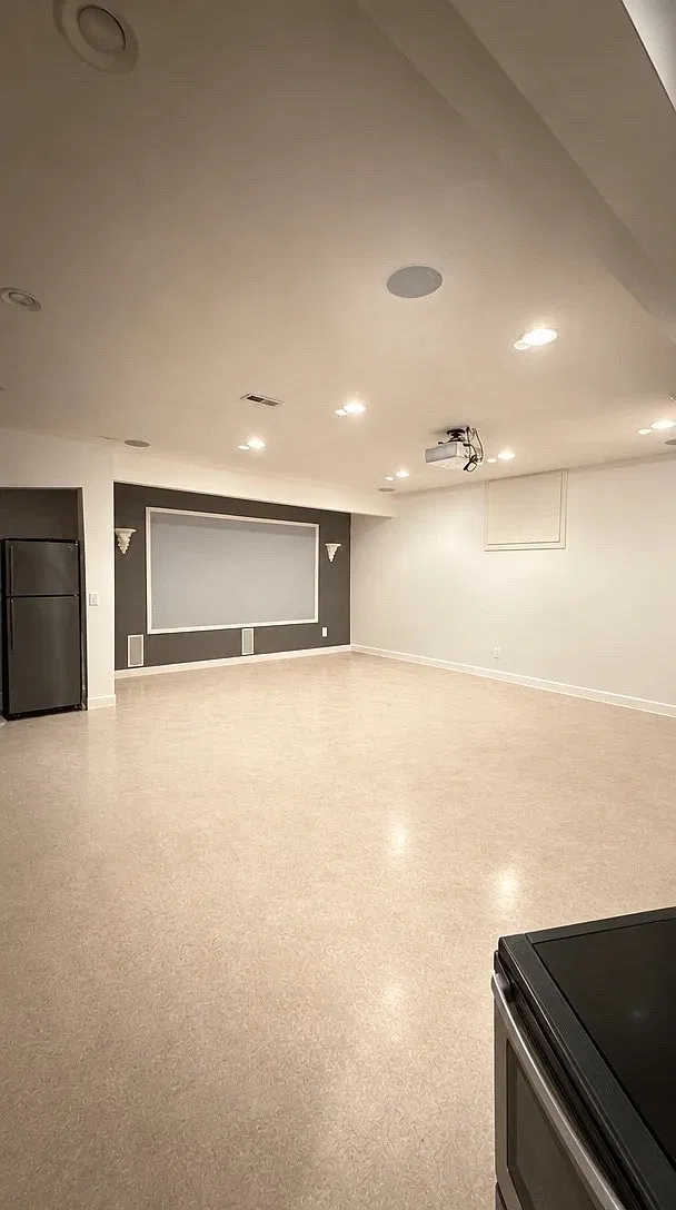 4 bed, 2.5 bath, 3500 sqft, $3,290 — Photo 2