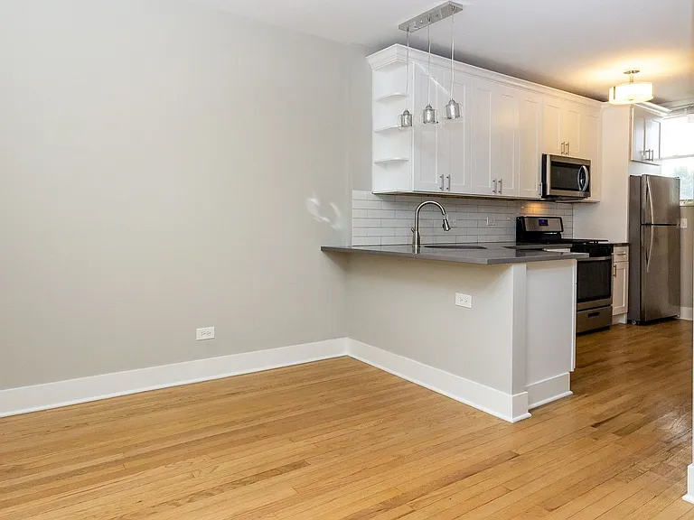 2341 W Ainslie St #1 — Photo 3