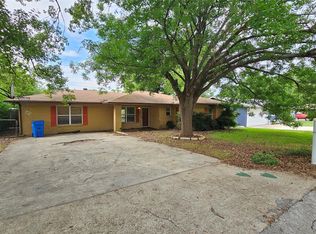 806 Gilmore St, Taylor, TX 76574