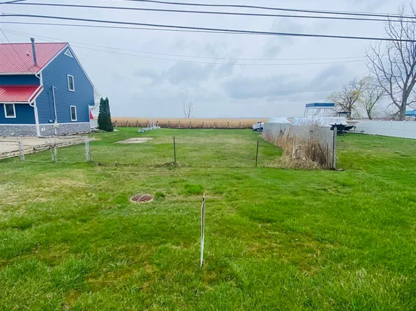 7305 Dyke Rd, Clay, MI 48001