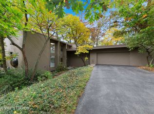 6402 Arrowhead Ct, Indian Head Park, IL