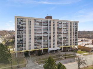 33 N Main St APT 4J, Lombard, IL 60148