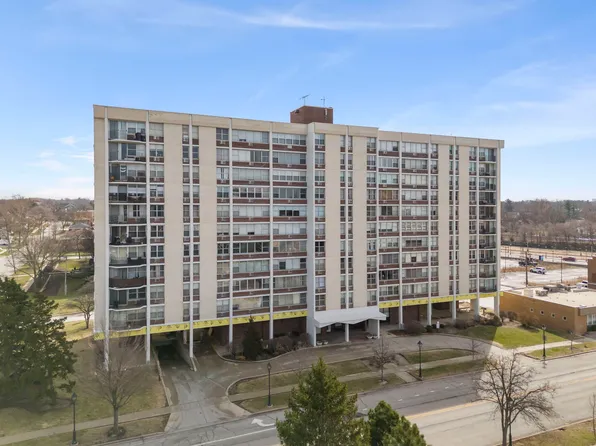 33 N Main St APT 4J, Lombard, IL 60148