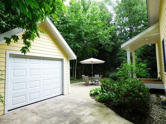 3rd image of 211 Brockway Ave