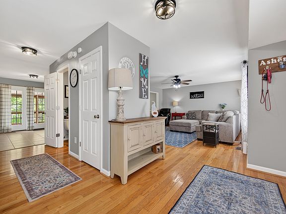 5th image of 1555 Diana Dr