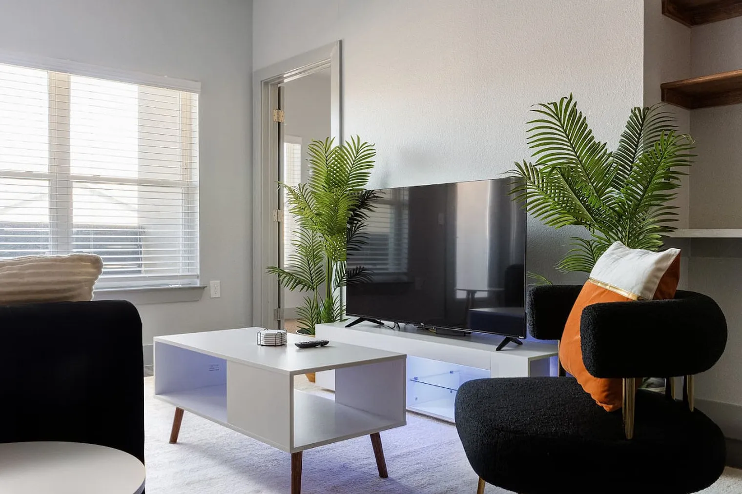 2 bed, 2.0 bath, 1162 sqft, $5,550 — Photo 4