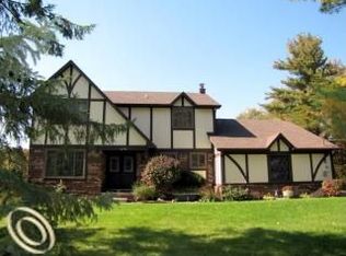 10770 S Rushton Rd, South Lyon, MI 48178