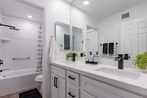 5619 S Admiralty Ct #E — Photo 20