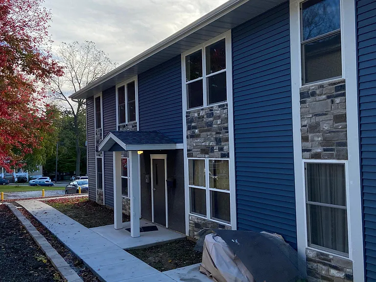 606 Monroe St #1 — Photo 2