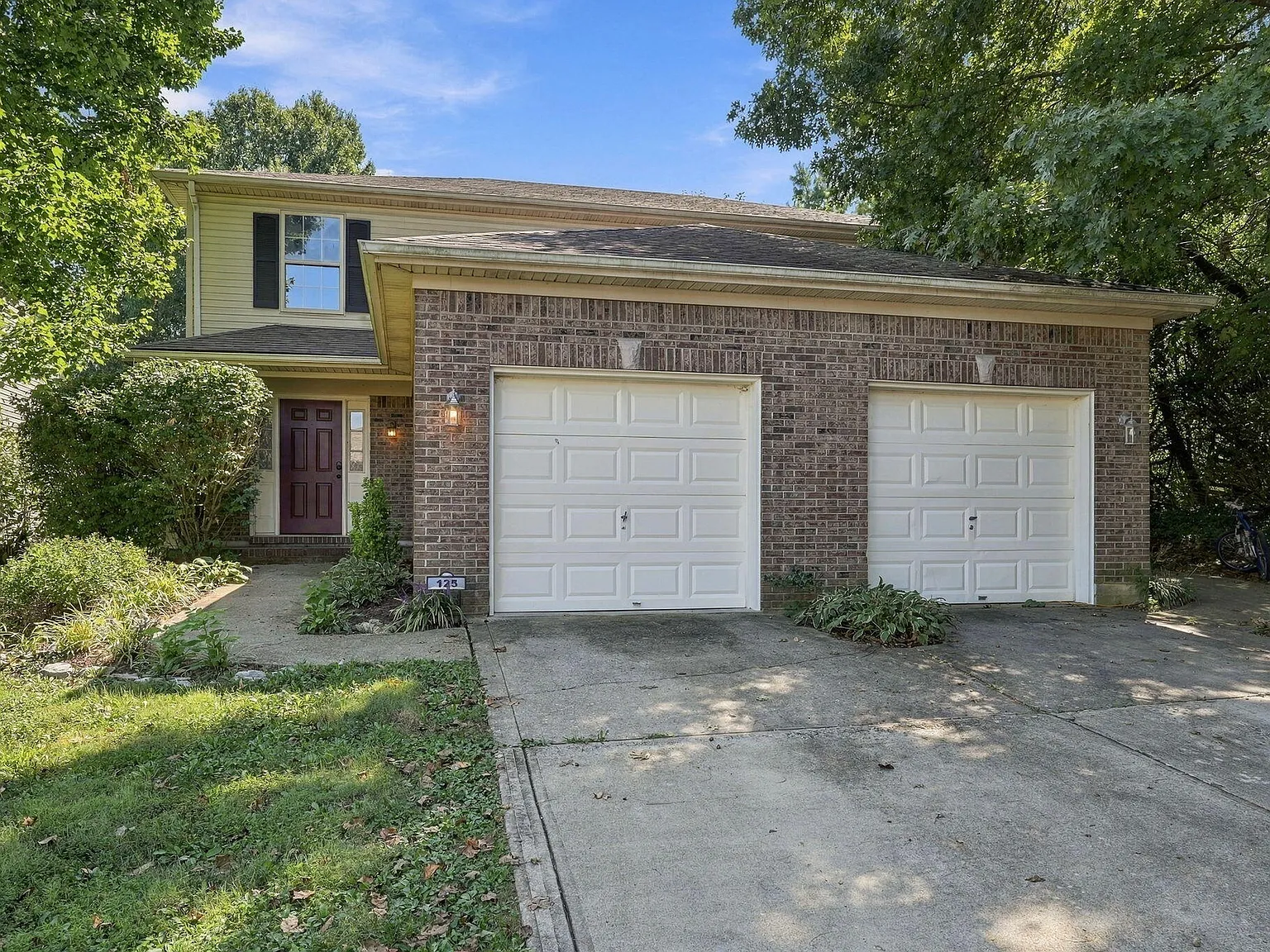 2 bed, 1.5 bath, 1353 sqft, $1,600 — Photo 2