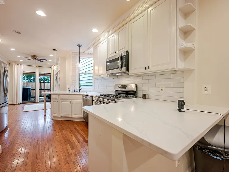 1524 Constitution Ave NE — Photo 3