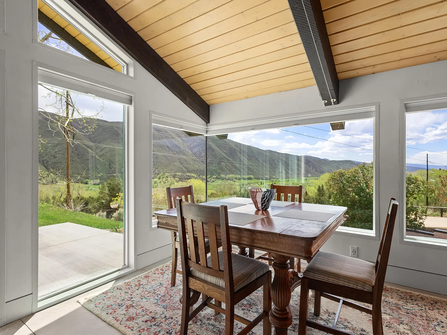 1 bed, 1.5 bath, 986 sqft, $5,500 — Photo 3