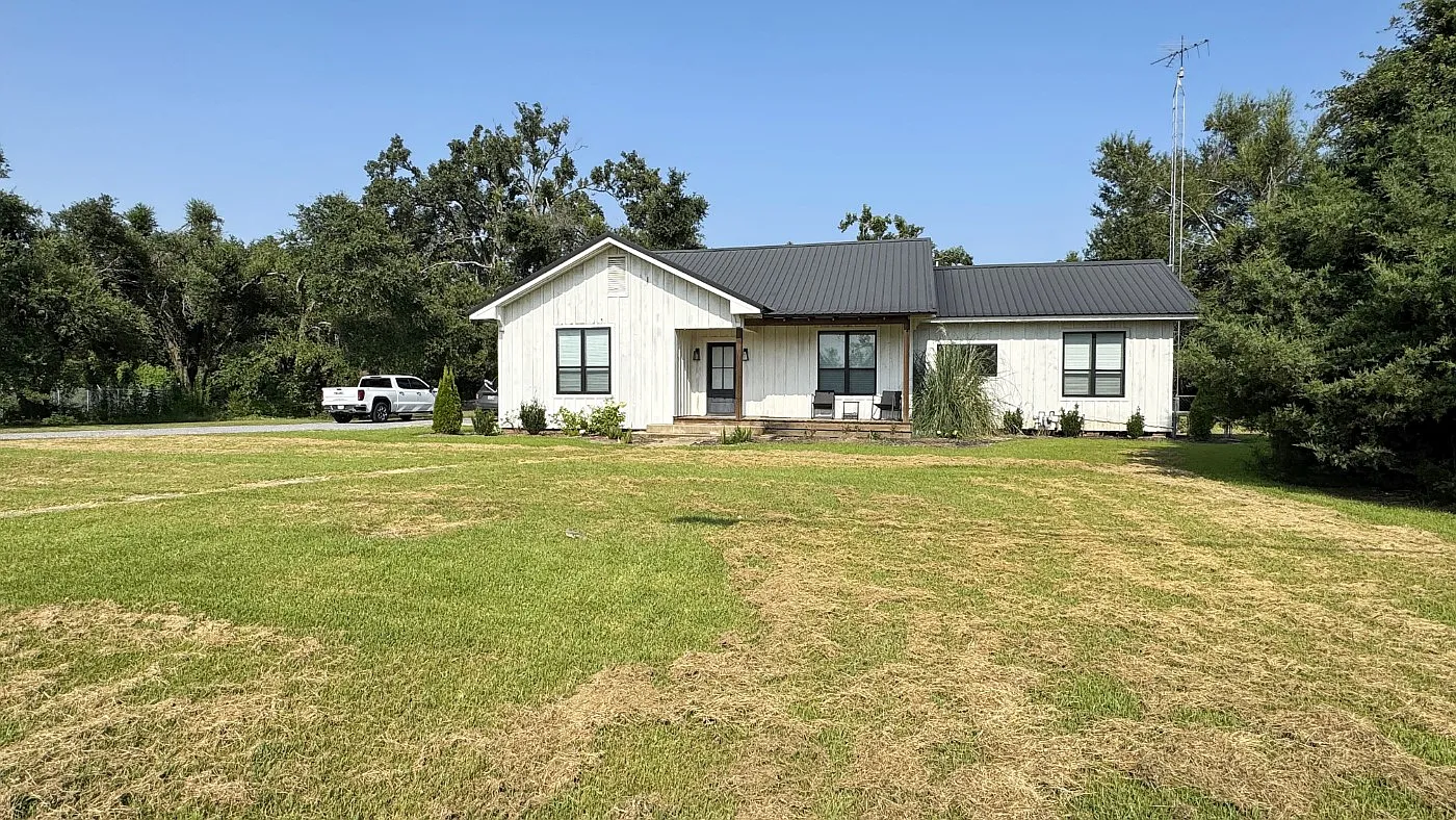 4 bed, 2409 sqft, $3,200 — Photo 3