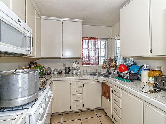 3rd image of 16483 Lorene Dr