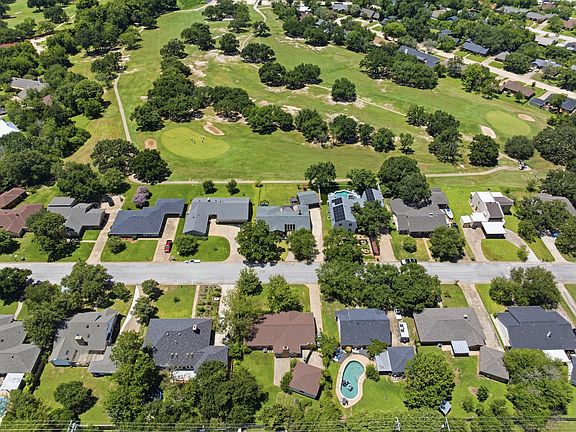2nd image of 2307 Quail Hollow Dr