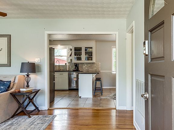 4th image of 308 James Ave