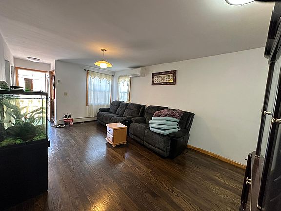 3rd image of 56-01 187th St