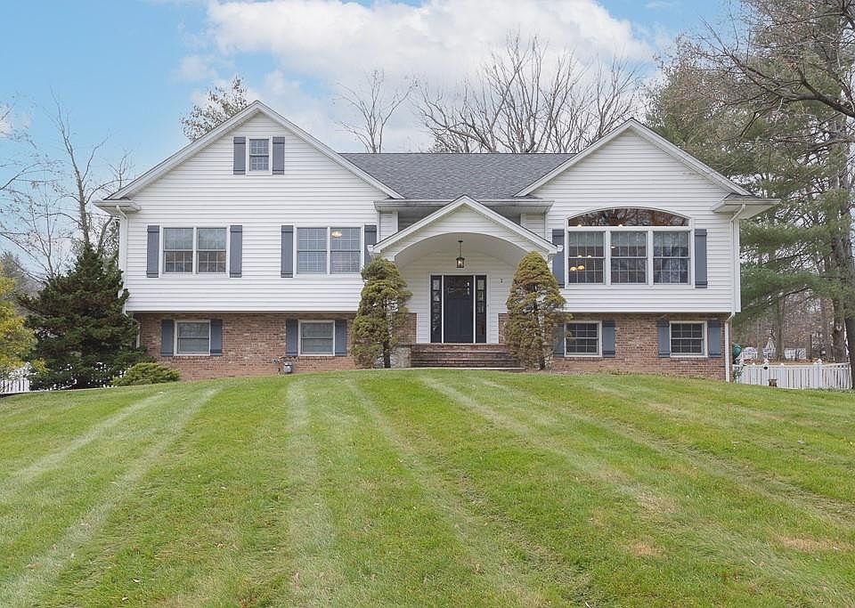1st image of 1 Boecher Court