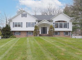 1 Boecher Ct, New City, NY 10956