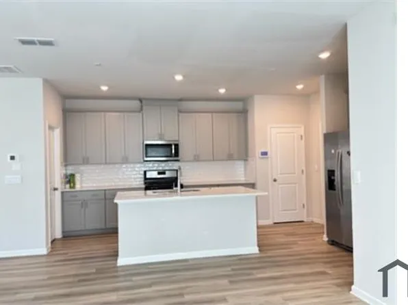 870 Sunny Lake Dr, Lawrenceville, GA 30043