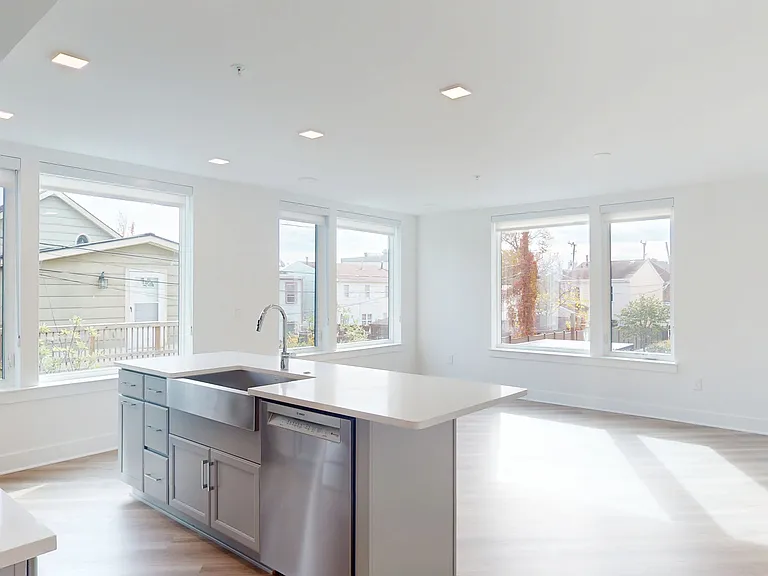 corner unit - Southeast lighting.