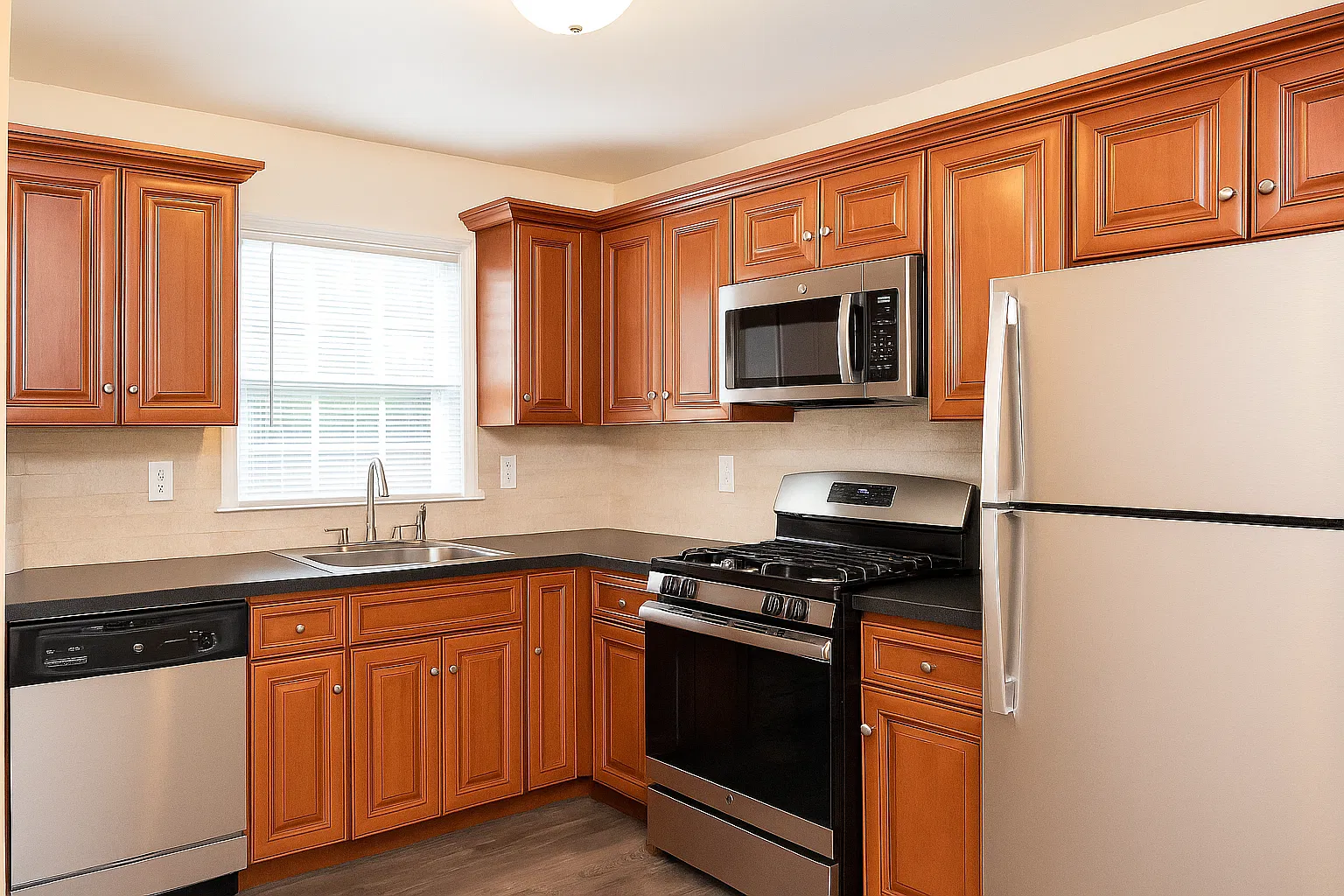 1 bed, 700 sqft, $2,415 — Photo 4