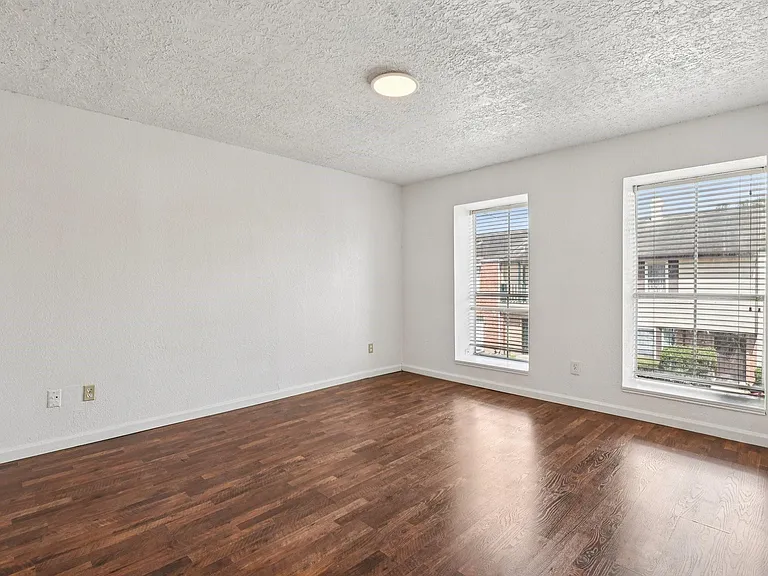 7700 Creekbend Dr #70 — Photo 11