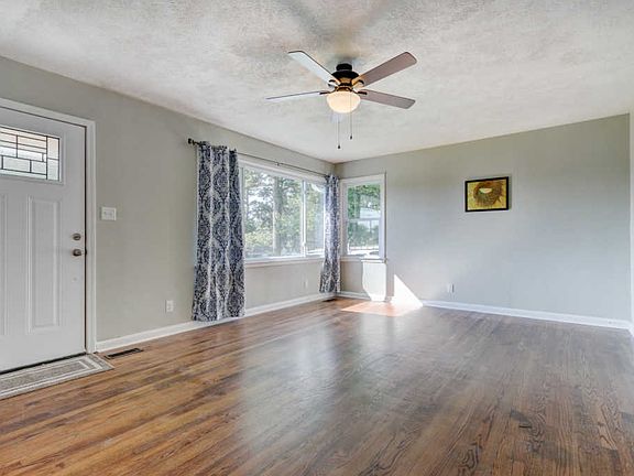 3rd image of 2943 Cecil Ave