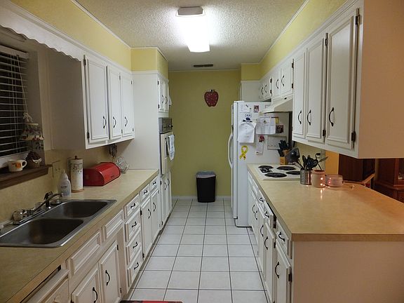 3rd image of 2804 Loma Linda Ln