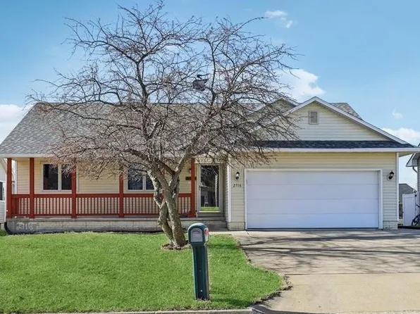2716 River Ridge Rd, Des Moines, IA 50320